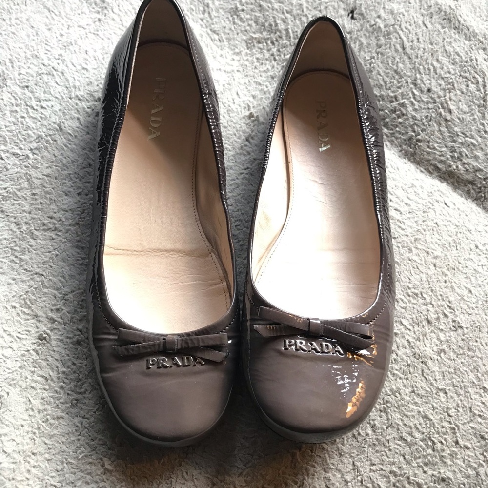 WOMENS PRADA FLATS - size 38.5 (7.5). Very lightly worn. Taupe patent leather.